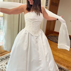 Vintage wedding dress! Alfred Angelo 'Vintage Strapless A-Line 1104'